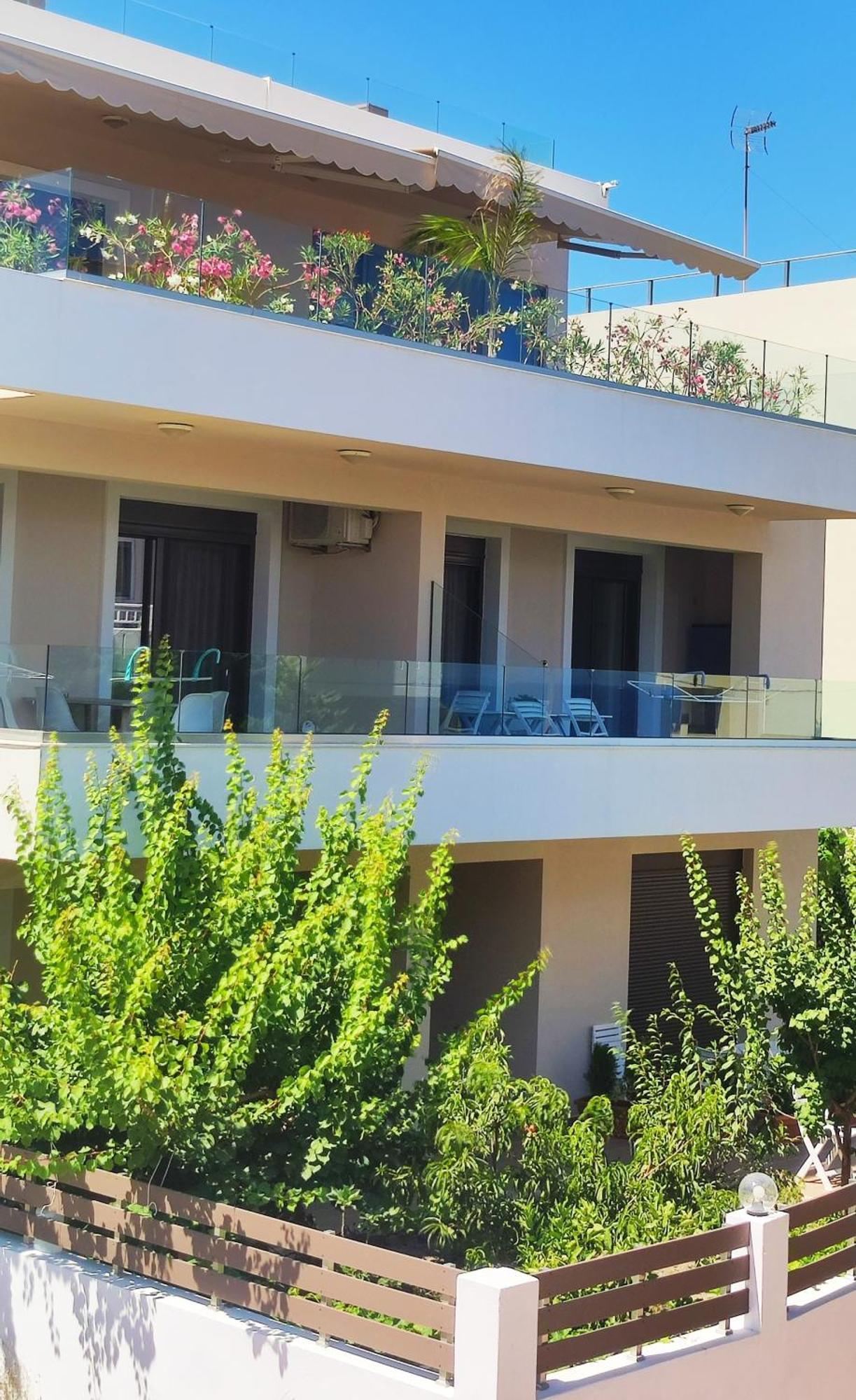 Marina Ixia, Rodos Lägenhet